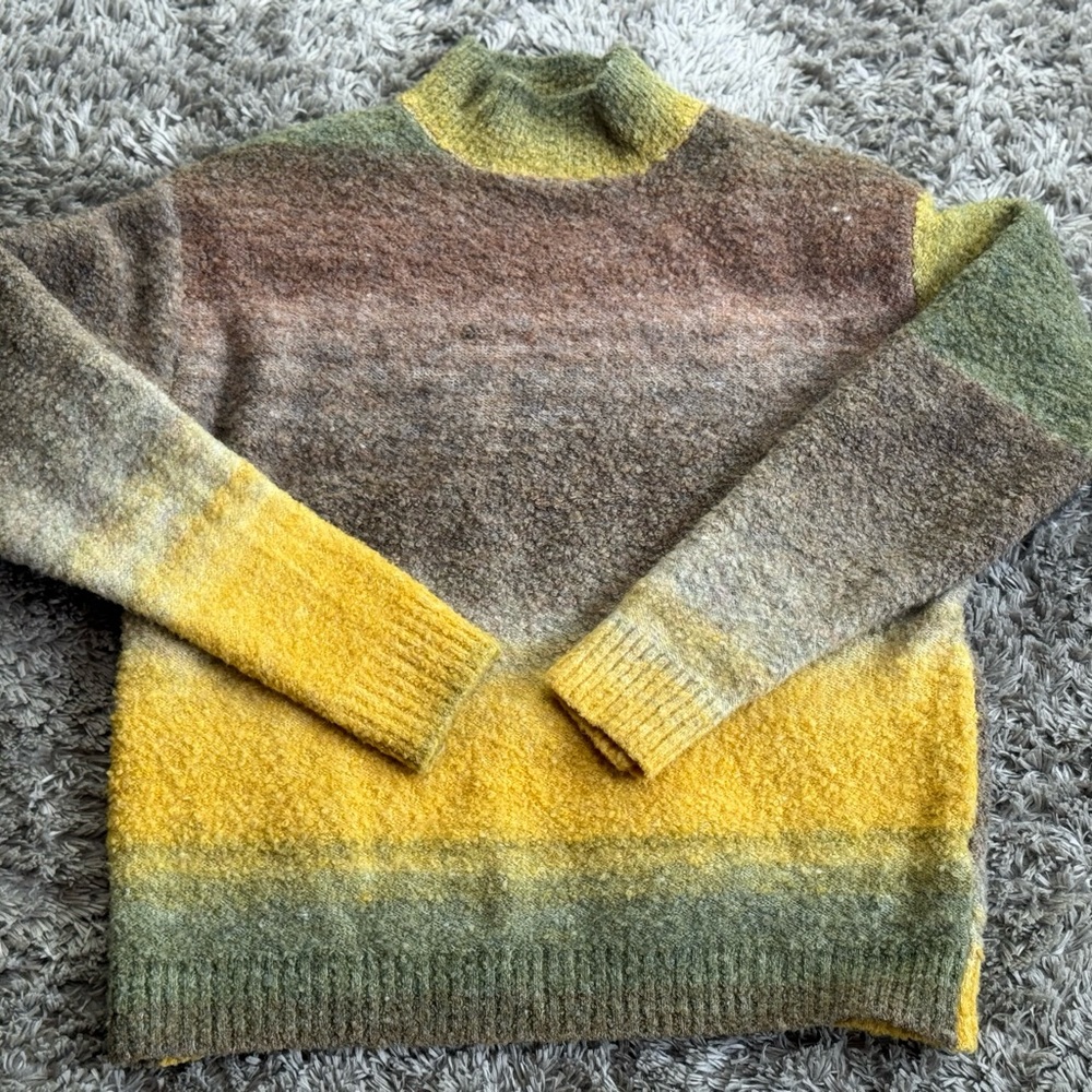Boho style high neck mutual color sweater size Small